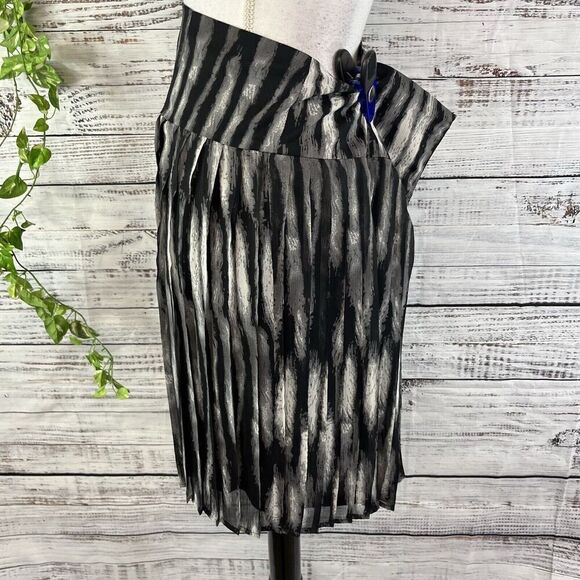 Christopher & Banks Skirt size 14 Petite Black Gray Sheer Pleated Above Knee - Picture 8 of 10